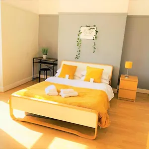 Beach Townhouse - 350 Yard From The Beach! Holiday home Swansea
