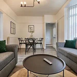Host - Family Near Centre, Pets Ok & Free Parking Holiday home Liverpool