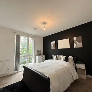 Homestay Deluxe Spacious Near Bridge!, London