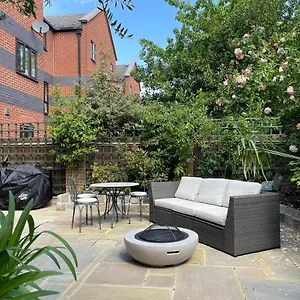 Apartment Stylish 1-bed, London