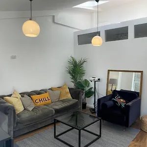 Apartment 4bed Loft Style With Privateterrace, London