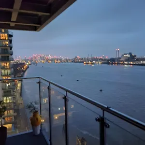 Apartment Snuggle Inn: Riverside With Thames Views, London