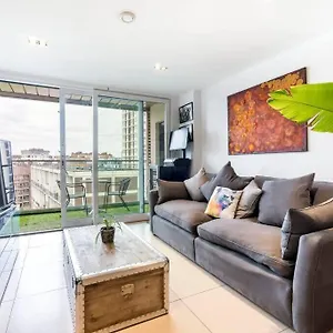 Apartment 1 Bedroom Penthouse Flat In East, London