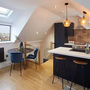 Host & - Burns Yard Apartment Whitby